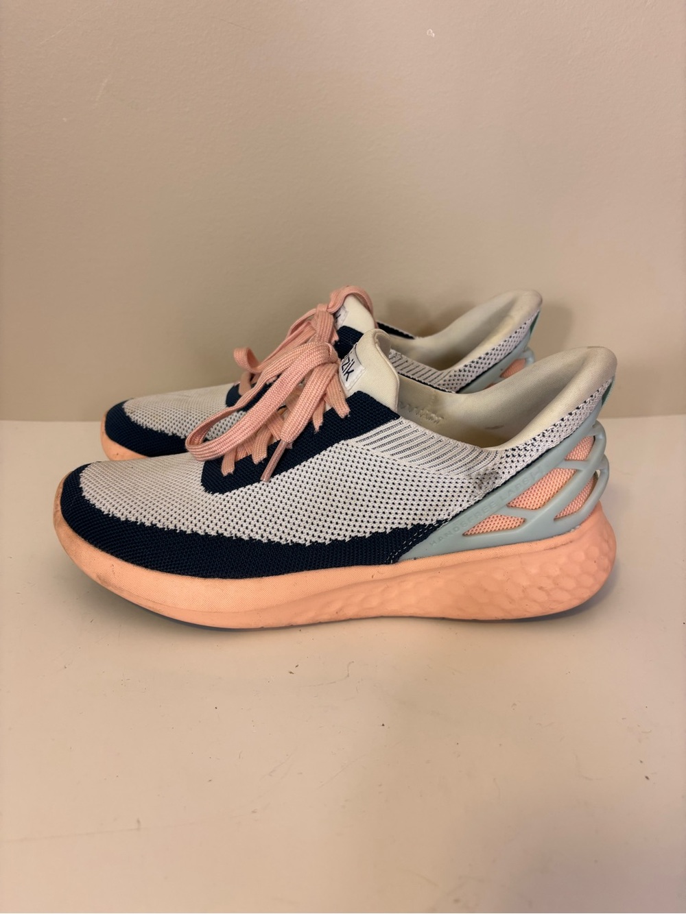 Kizik Women’s Knit Slip On Sneakers Pink & Blue 8.5